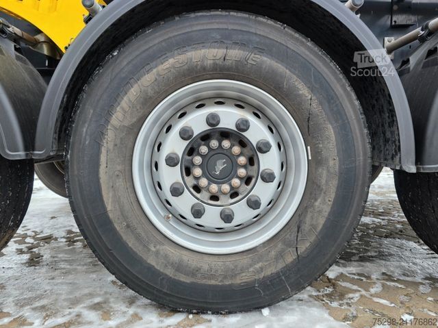 Tipper semitrailer SCHMITZ CARGOBULL SKI 24 SL 7.2 / Liftachse