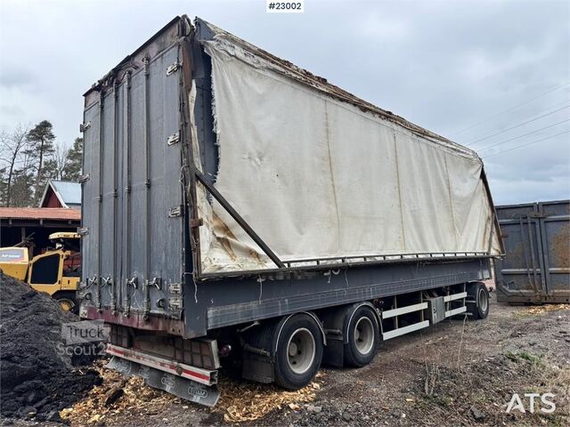  Tyllis wood chip trailer with hydraulic roof.