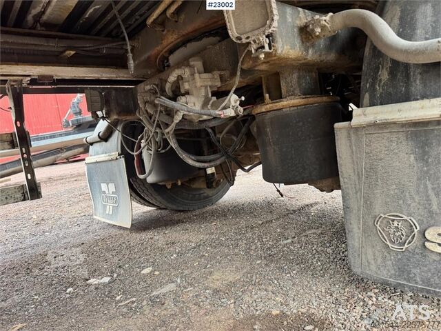  Tyllis wood chip trailer with hydraulic roof.