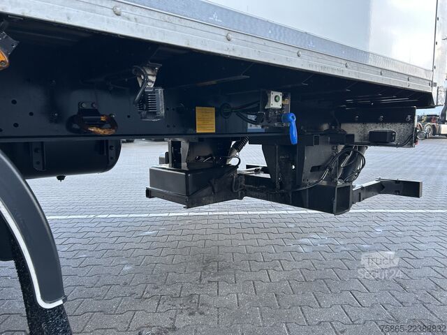  Kässbohrer Maxima XJ2 / Box / Laadklep 2500 kg / Liftas