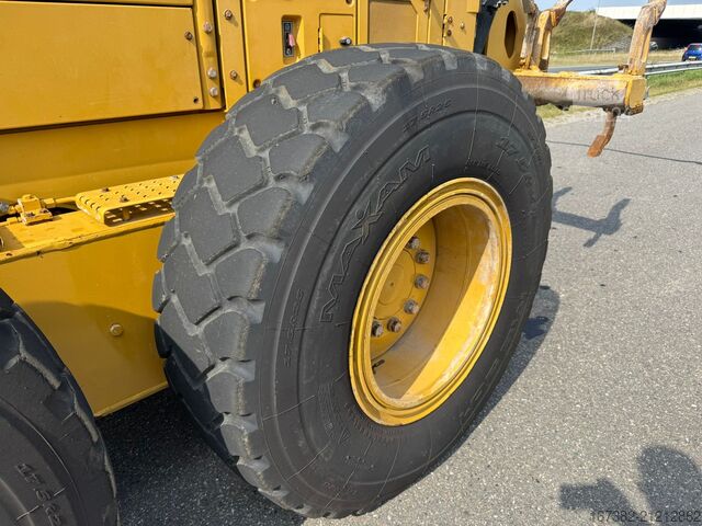 Road grader Caterpillar 140M3