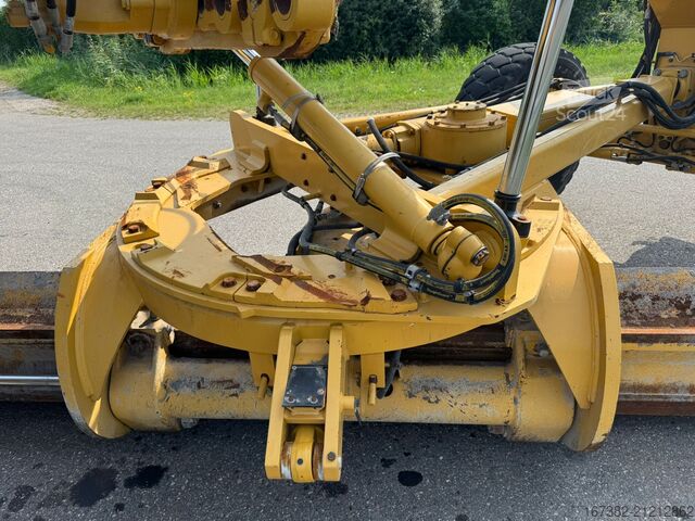 Road grader Caterpillar 140M3