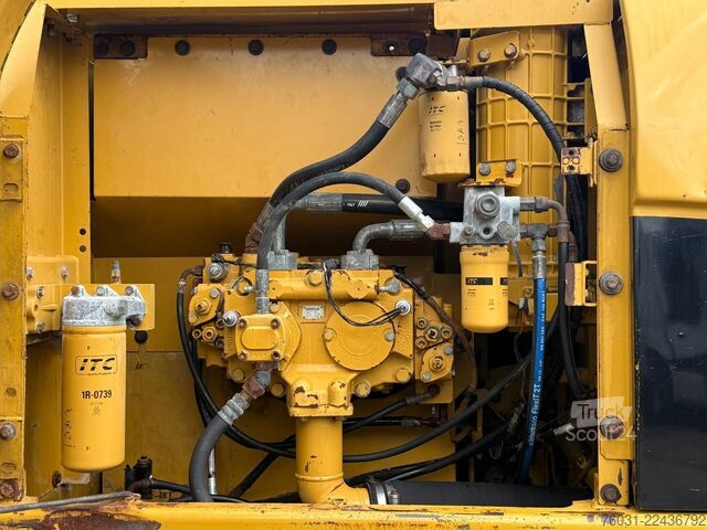 Escavadora de rastos CATERPILLAR 320D L Excavator Hammer + Bucket 3066 Engine