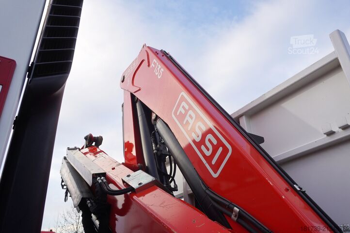 Platforma su kranu Renault C320 P4x2 E6 / Fassi 5.6 t / Range 8 m /