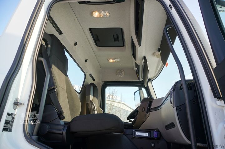 Platforma su kranu Mercedes-Benz Antos 2540 / Flatbed 15 EPAL/ Fassi F165