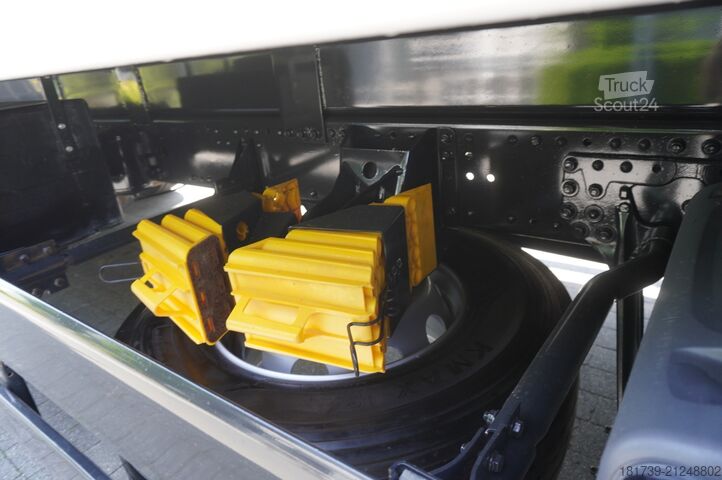 Platforma su kranu MAN TGS 26.360 Flatbed / Fassi F175 7.7 T /