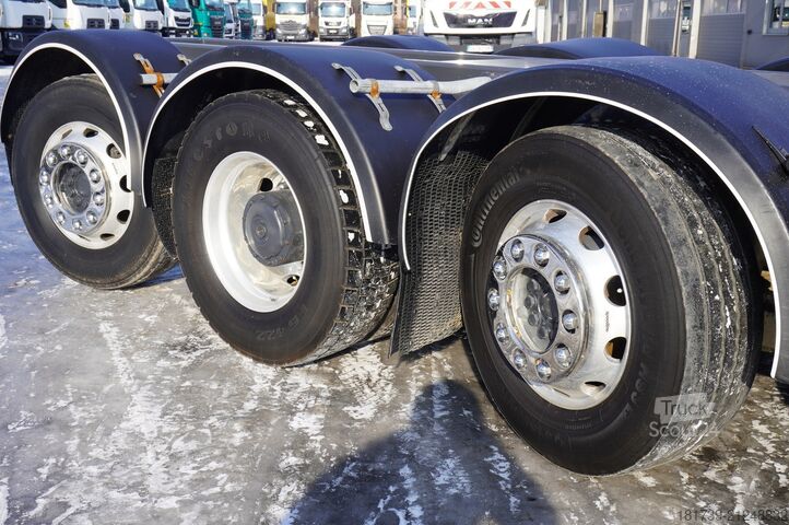 Kranas Mercedes-Benz Antos 3240 8×2 / Typhoon L170Z3 crane