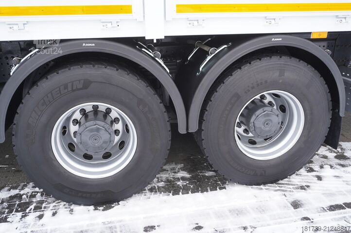 Platforma su kranu Mercedes-Benz Arocs 2633 flatbed truck / Crane FASSI