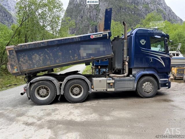 Kipper Scania R730 6x4 snowplow-equipped combination vehicle