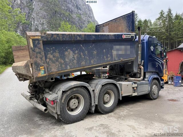 Kipper Scania R730 6x4 snowplow-equipped combination vehicle