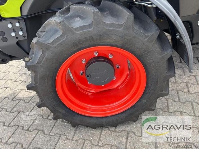 Traktors Claas NEXOS 220 L