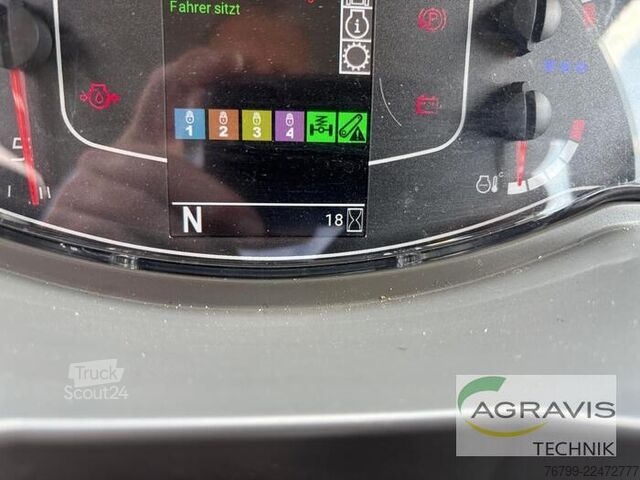 Traktors Claas NEXOS 220 L