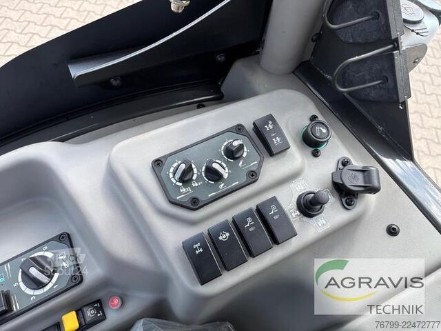 Traktors Claas NEXOS 220 L