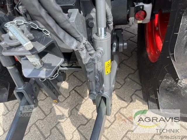 Traktors Claas NEXOS 220 L