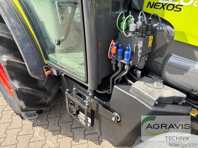 Traktors Claas NEXOS 220 L