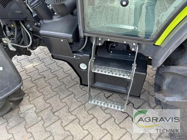 Traktors Claas NEXOS 220 L