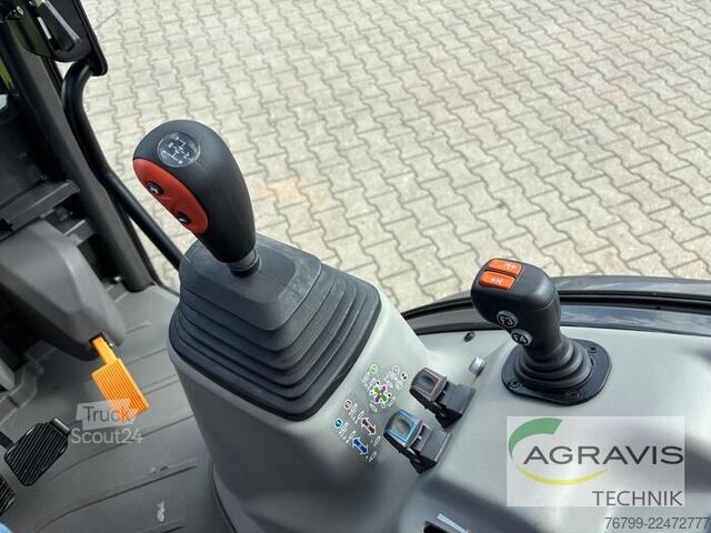 Traktors Claas NEXOS 220 L