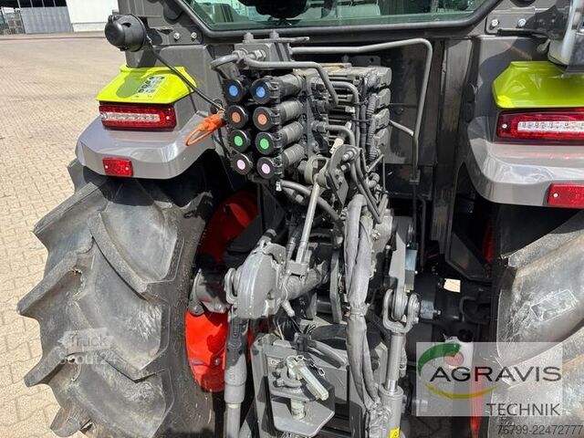 Traktors Claas NEXOS 220 L
