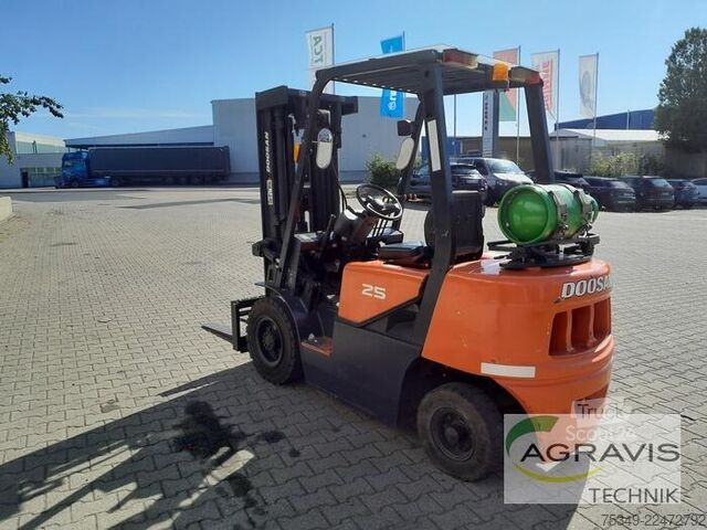 Фронтальный погрузчик-вилочный Euro Daewoo Doosan G25G
