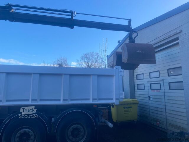 Camión volquete con grúa Renault T460 kraan kipper