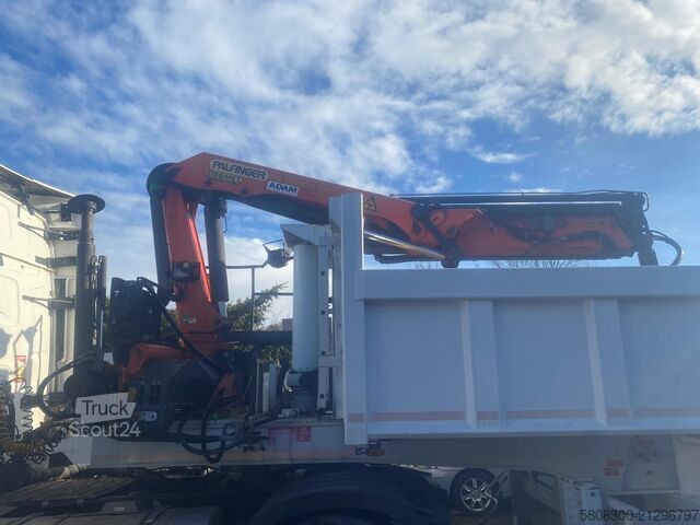 Camión volquete con grúa Renault T460 kraan kipper