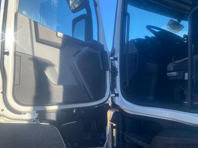 Camión volquete con grúa Renault T460 kraan kipper