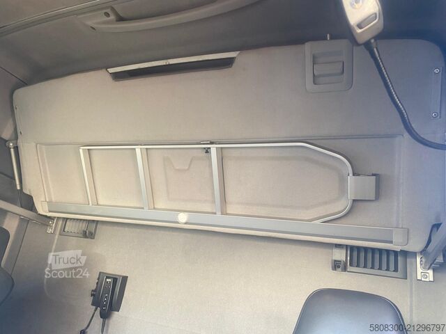 Camión volquete con grúa Renault T460 kraan kipper