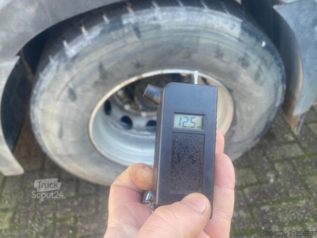 Camión volquete con grúa Renault T460 kraan kipper