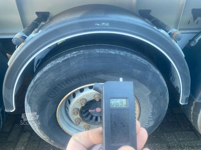 Camión volquete con grúa Renault T460 kraan kipper