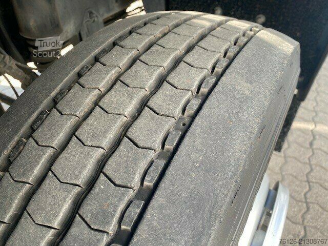 Kuorma-auto umpikorilla Mercedes-Benz Atego 1327L LBW/AHK/HPE/Klima/Koffer mit Filz