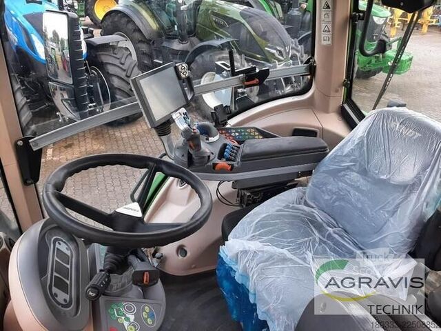 Traktors Fendt 828 VARIO S4