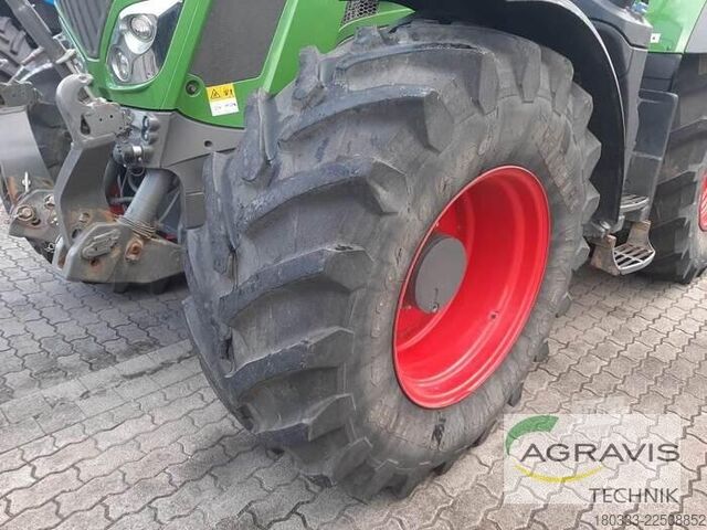 Traktors Fendt 828 VARIO S4