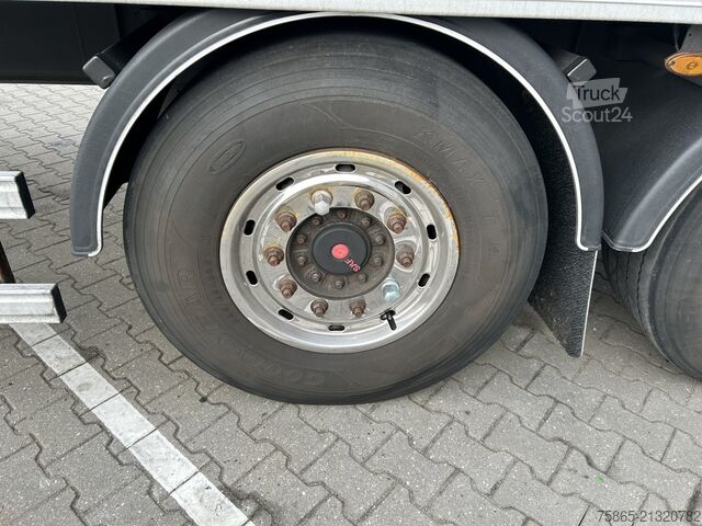 Kovček Fruehauf FSRMD4 / Box / Laadklep 2000 kg / Lift as / APK...