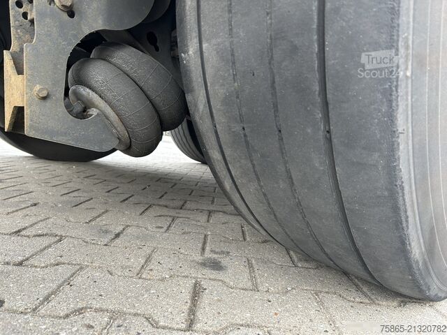 Kovček Fruehauf FSRMD4 / Box / Laadklep 2000 kg / Lift as / APK...