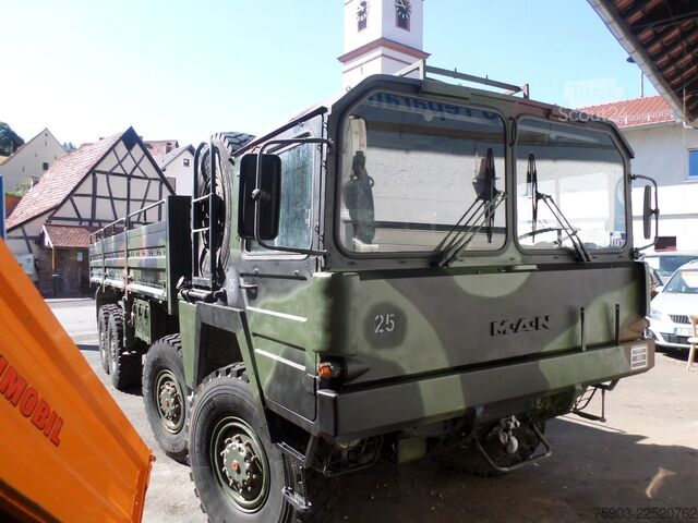 Lastbil med flak MAN KAT 1  8x8  10 Ton   Winde  Top Zustand