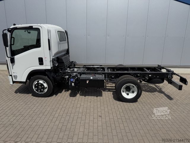 Sonstige ISUZU M30 RECHTSLENKER Aut. 5.2l 190 PS Radst 2.765