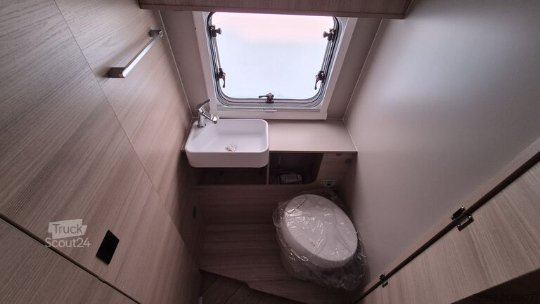 τροχόσπιτο αυτοκινούμενο Chausson F&S Line