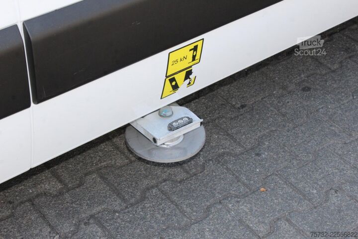 Plate-forme élévatrice sur camion Renault Master  Versalift VDTL 14m - 2 Per.Korb 230kg