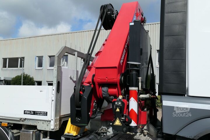Grue montée sur camion MERCEDES-BENZ 2651 L Arocs HAD 6x6,HMF 3220,Funk,AHK,Container