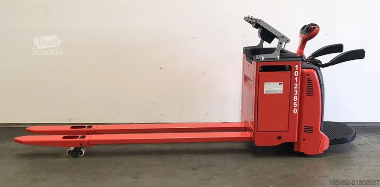 Elektriskā palešu ratiņi ar stāvvietu operatoram Linde T 20 AP 131-08