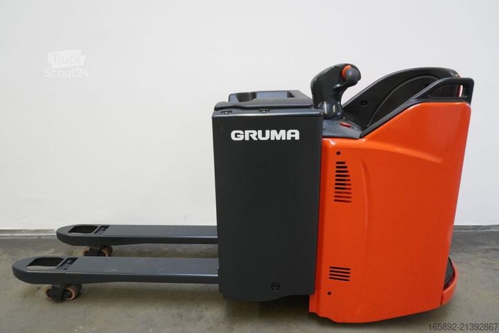 Elektriskā palešu ratiņi ar stāvvietu operatoram Linde T 20 SP 131-08