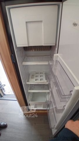 Autocaravana con alcoba ADRIA Coral XL Plus 670 SL Automatk, 160 PS, Markise