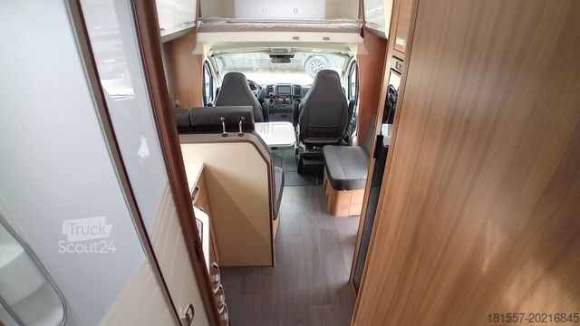 Autocaravana con alcoba ADRIA Coral XL Plus 670 SL Automatk, 160 PS, Markise