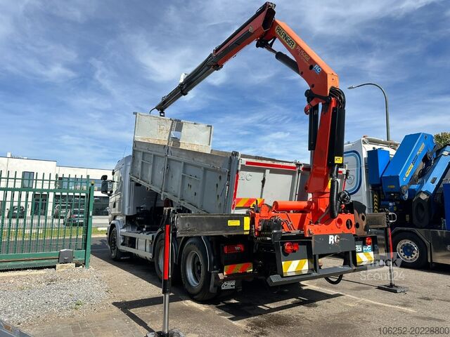 Camião basculante com grua Scania R520 6x4 TIPPER + CRANE PALFINGER PK 15002 A - ...