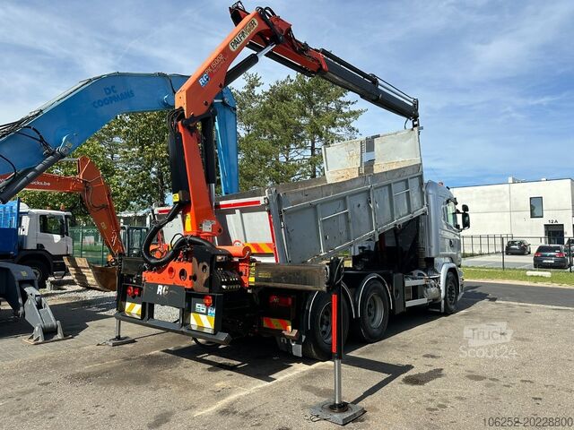 Camião basculante com grua Scania R520 6x4 TIPPER + CRANE PALFINGER PK 15002 A - ...