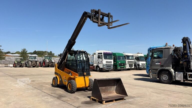 Chariot télescopique JCB TLT 35D ( 853.6 HOURS !!! / TELETRUK / 4X4 / TO...