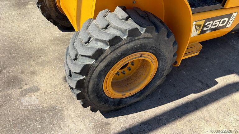 Chariot télescopique JCB TLT 35D ( 853.6 HOURS !!! / TELETRUK / 4X4 / TO...