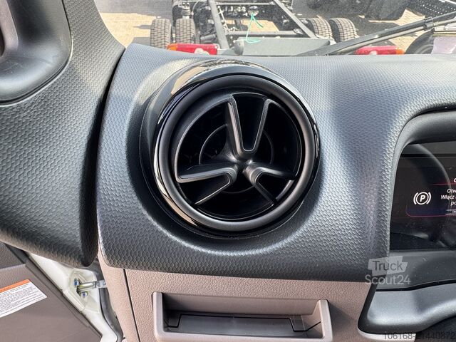 Podvozek nákladního auta Fuso Canter 9C18 Fahrgestell Neu GSR2