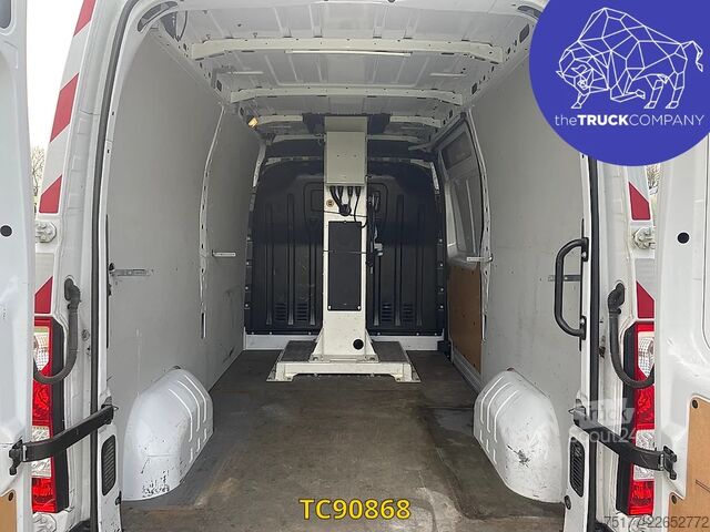 Hebebühne Renault Master 145.35 Nacelle