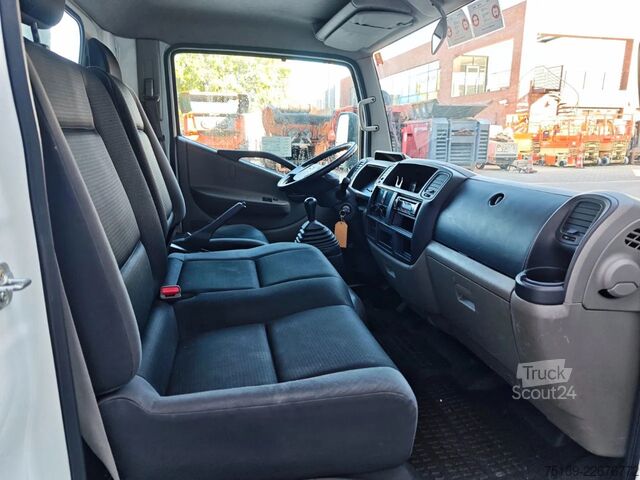 Підйомна платформа Nissan Cabstar 35.12 NT400 Multitel MJ201